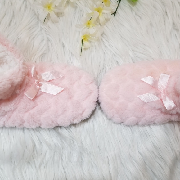 Slippers Boots Color Pink New Never Used, they do not have SIZE but Runs SIZE S - Picture 7 of 11